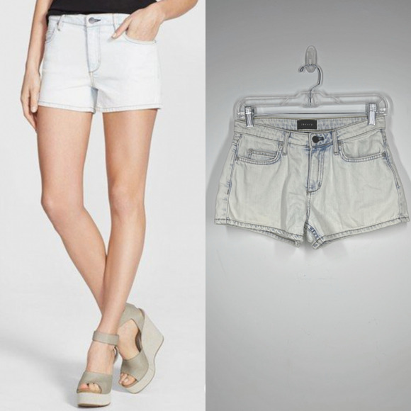 THEORY Light Wash Denim Shorts 26 NWOT - Picture 1 of 8